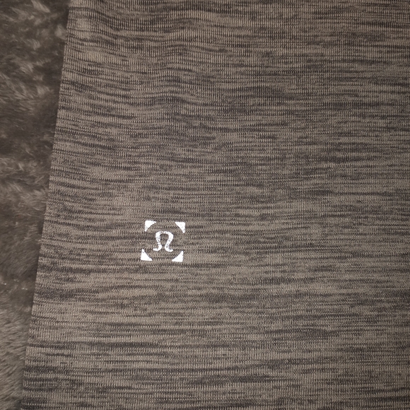 Lululemon Men's Pullover Gray Short Sleeve Shirt Size Small - Picture 3 of 16